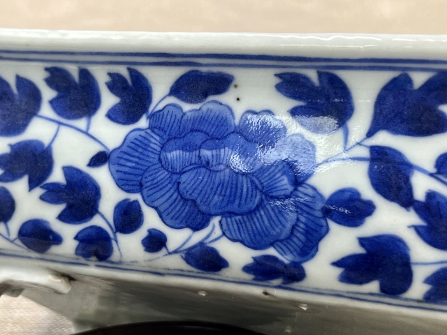 古玩陶瓷清中期?青花纏枝花卉四方水仙盆拍賣，當前價格2400元