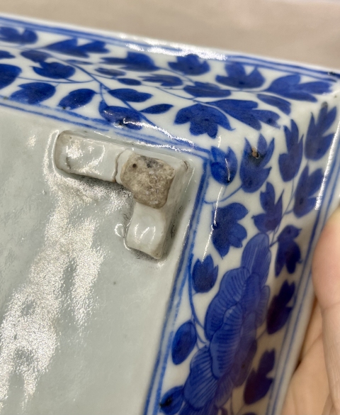 古玩陶瓷清中期?青花纏枝花卉四方水仙盆拍賣，當前價格2400元