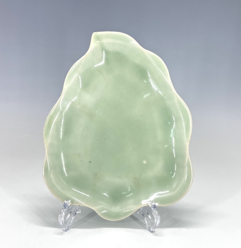 古玩陶瓷清中期?豆青釉葉型高足盤拍賣,當前價格2680元