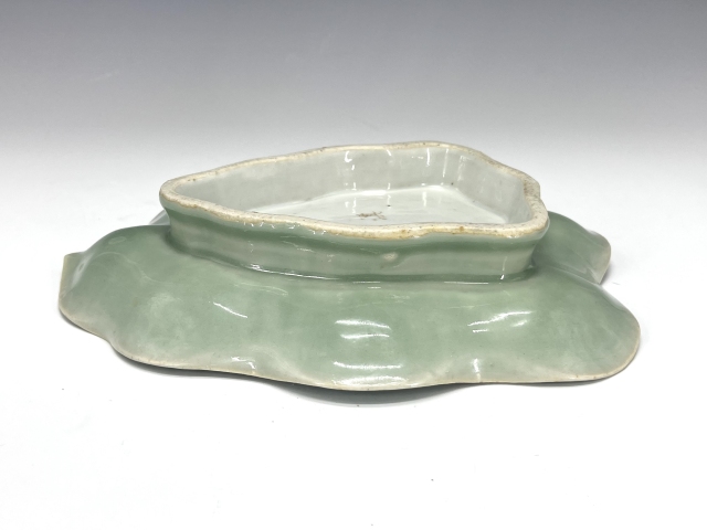 古玩陶瓷清中期?豆青釉葉型高足盤拍賣,當前價格2680元
