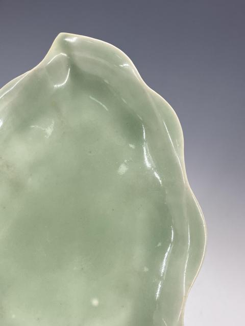 古玩陶瓷清中期?豆青釉葉型高足盤拍賣,當前價格2680元