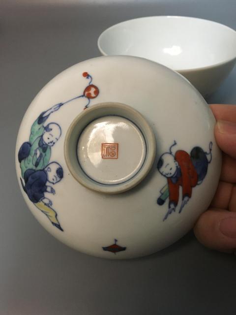 古玩陶瓷【斗彩嬰戲碗】民國斗彩嬰戲圖蓋碗一對拍賣，當前價格4260元