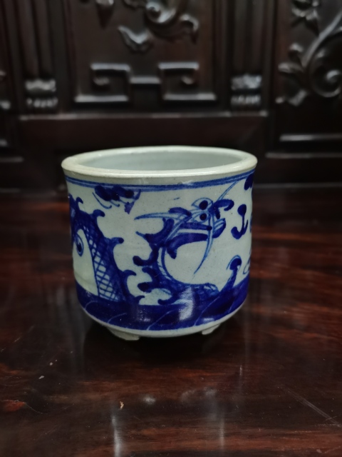 古玩陶瓷清晚期青花龍紋三足筒式香爐拍賣,當前價格600元