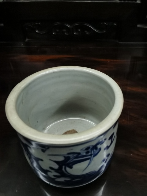 古玩陶瓷清晚期青花龍紋三足筒式香爐拍賣,當前價格600元