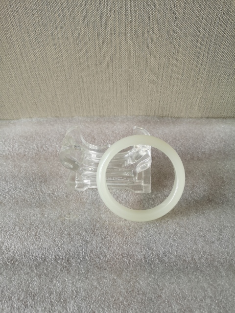 古玩玉器和田玉鐲子拍賣(mài)，當(dāng)前價(jià)格950元