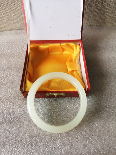 古玩玉器和田玉鐲子拍賣(mài)，當(dāng)前價(jià)格950元