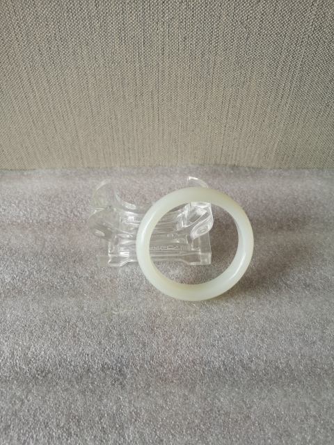 古玩玉器和田玉鐲子拍賣,當(dāng)前價(jià)格850元