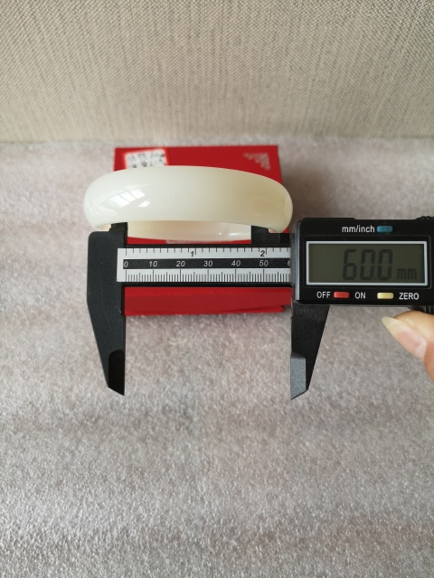 古玩玉器和田玉鐲子拍賣,當(dāng)前價(jià)格850元
