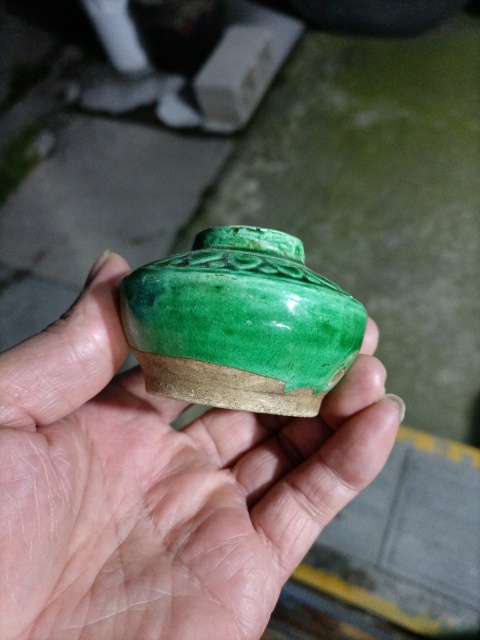 古玩陶瓷綠釉印花水盂拍賣，當前價格900元