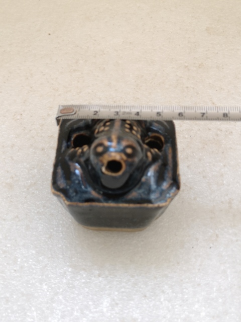 古玩陶瓷黑釉青蛙文房水滴拍賣，當前價格450元