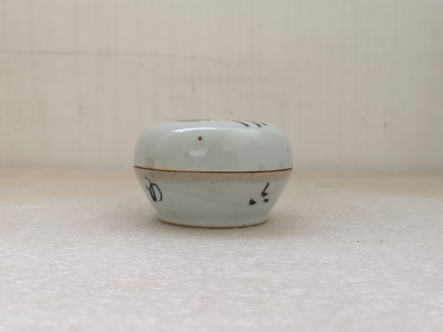 古玩陶瓷民國花卉紋粉盒拍賣，當前價格550元