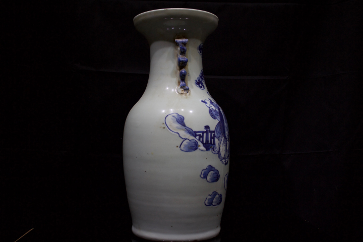 古玩陶瓷晚清·青花人物圖雙耳花瓶(標本器)拍賣,當前價格388元