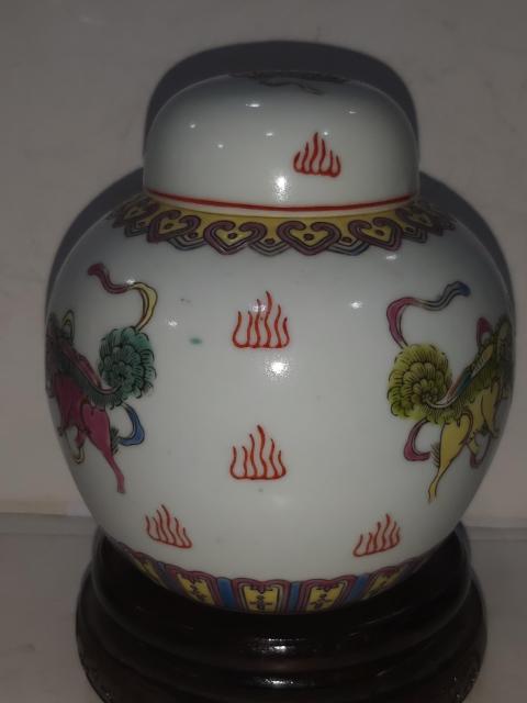 古玩陶瓷粉彩獅子滾繡球紋蓋罐拍賣，當前價格588元
