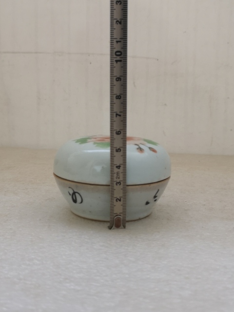 古玩陶瓷民國花卉紋粉盒拍賣，當前價格550元