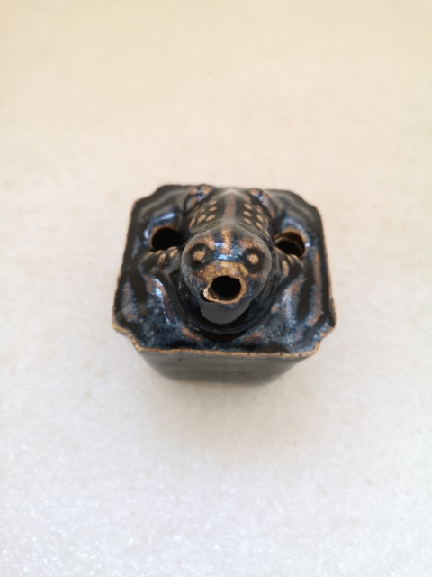 古玩陶瓷黑釉青蛙文房水滴拍賣，當前價格450元