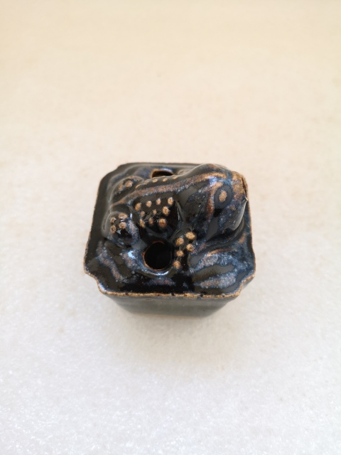 古玩陶瓷黑釉青蛙文房水滴拍賣，當前價格450元