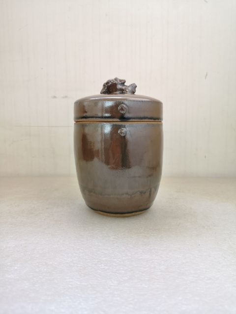 古玩陶瓷紫金釉獸扭蓋罐拍賣，當前價格480元
