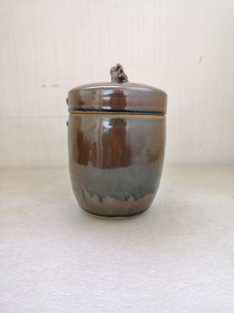 古玩陶瓷紫金釉獸扭蓋罐拍賣，當前價格480元