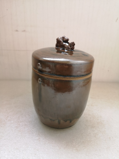 古玩陶瓷紫金釉獸扭蓋罐拍賣，當前價格480元