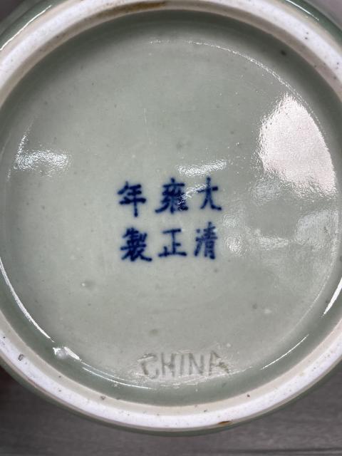 古玩陶瓷清晚期 冬青釉暗刻纏枝蓮紋罐(雍正官窯款)拍賣,當(dāng)前價(jià)格5200元