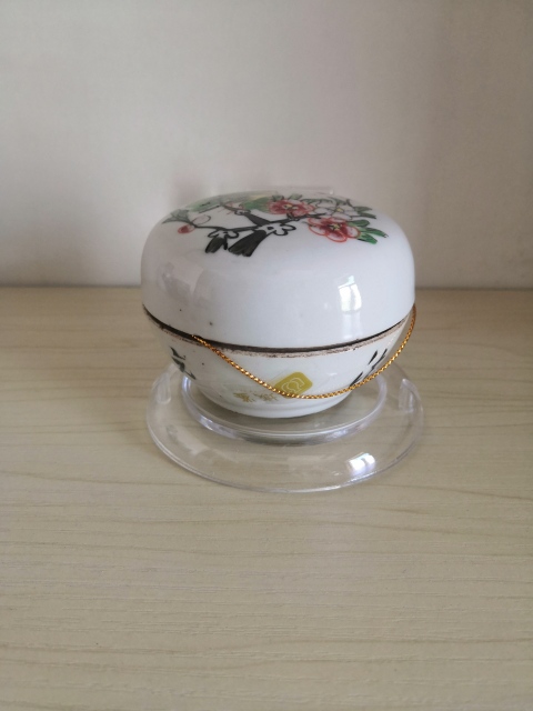 古玩陶瓷粉彩柳樹黃鶯粉盒拍賣，當前價格600元