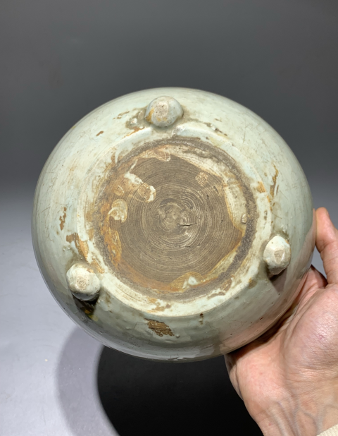 古玩陶瓷明早期龍泉窯三乳足缽式香爐拍賣,當(dāng)前價(jià)格1388元