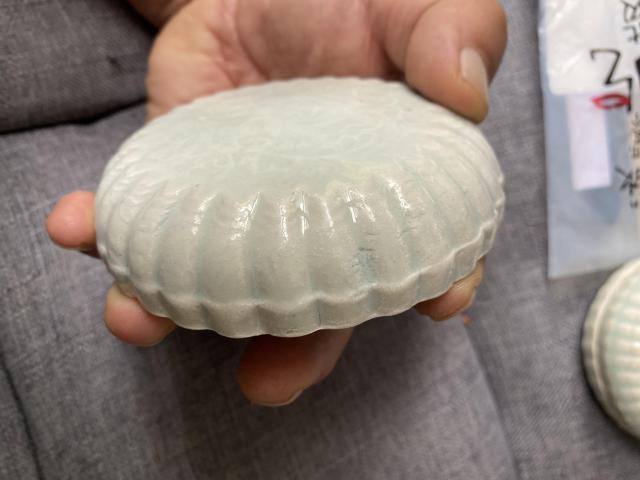 古玩陶瓷南宋影青釉湖田窯瓜棱花卉紋蓋盒拍賣,當(dāng)前價(jià)格16000元