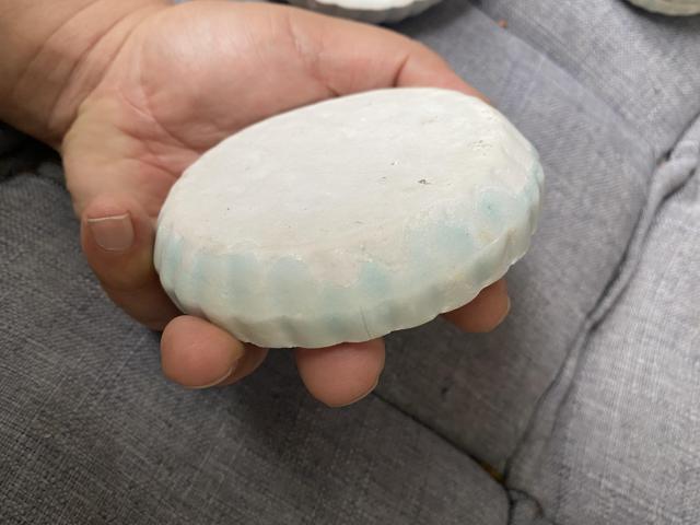 古玩陶瓷南宋影青釉湖田窯瓜棱花卉紋蓋盒拍賣,當(dāng)前價(jià)格16000元