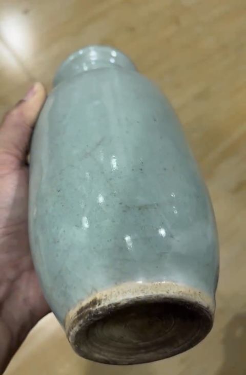 古玩陶瓷【精品·單色系·晚清】豆青釉棒槌瓶拍賣,當前價格2350元