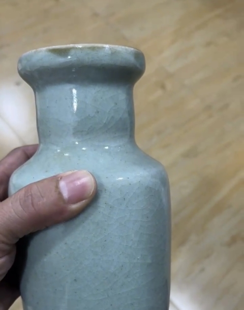 古玩陶瓷【精品·單色系·晚清】豆青釉棒槌瓶拍賣,當前價格2350元