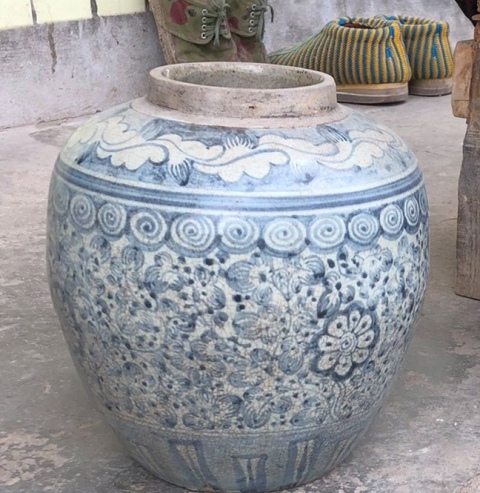 古玩陶瓷初看清代中期地方窯口青花花卉紋罐拍賣，當前價格2000元