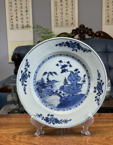 古玩陶瓷【平臺(tái)實(shí)物保真】清乾隆青花通景山水紋盤(pán)拍賣,當(dāng)前價(jià)格958元