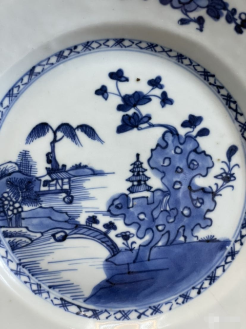 古玩陶瓷【平臺(tái)實(shí)物保真】清乾隆青花通景山水紋盤(pán)拍賣,當(dāng)前價(jià)格958元