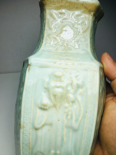 古玩陶瓷粉青釉人物花卉紋六方瓶拍賣,當前價格0元