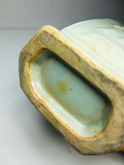 古玩陶瓷粉青釉人物花卉紋六方瓶拍賣,當前價格0元