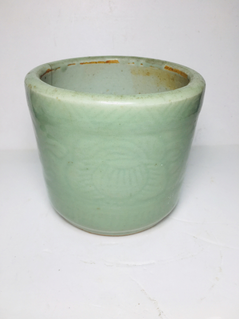 古玩陶瓷豆青釉花卉紋圈足筒式香爐拍賣,當前價格0元