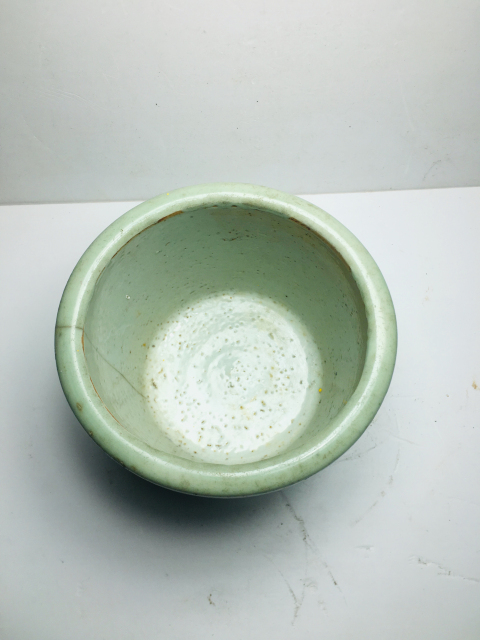 古玩陶瓷豆青釉花卉紋圈足筒式香爐拍賣,當前價格0元