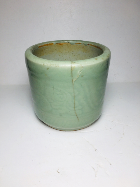 古玩陶瓷豆青釉花卉紋圈足筒式香爐拍賣,當前價格0元