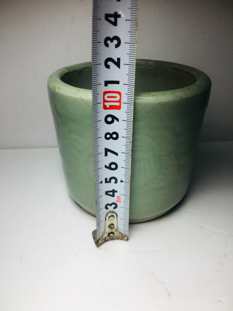 古玩陶瓷豆青釉花卉紋圈足筒式香爐拍賣,當前價格0元