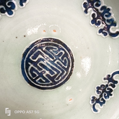 古玩陶瓷豆青釉青花五蝠捧壽紋盤拍賣，當(dāng)前價(jià)格1100元