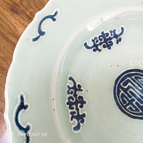 古玩陶瓷豆青釉青花五蝠捧壽紋盤拍賣，當(dāng)前價(jià)格1100元