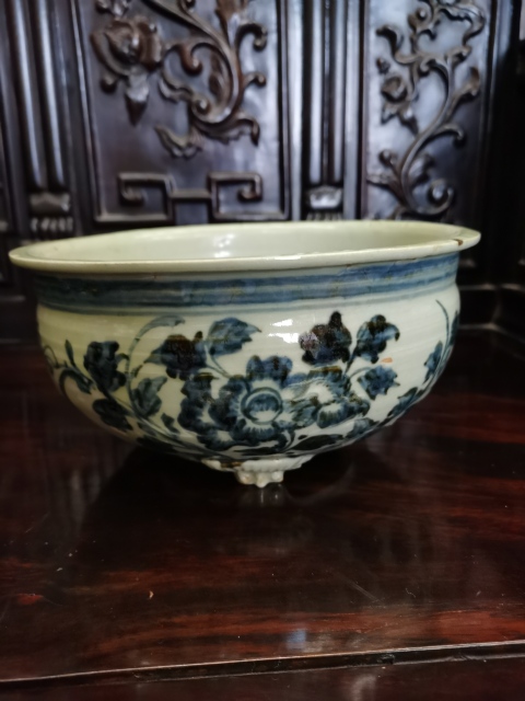 古玩陶瓷清中期花卉紋香爐拍賣,當前價格3000元