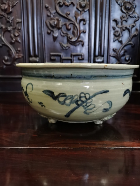 古玩陶瓷清中期花卉紋香爐拍賣,當前價格3000元