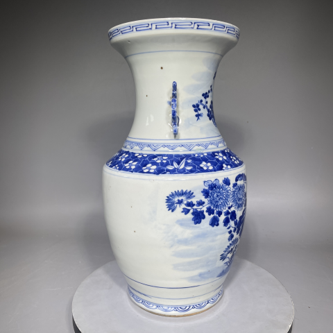 古玩陶瓷花卉紋青花雙耳盤口瓶拍賣,當前價格3680元