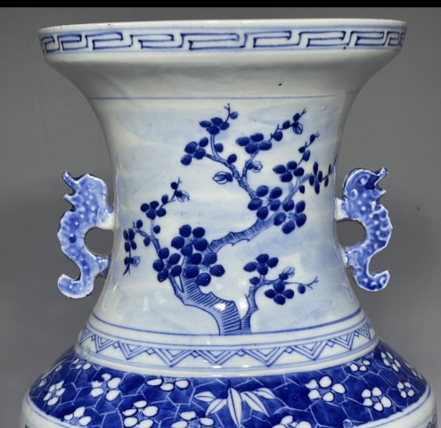 古玩陶瓷花卉紋青花雙耳盤口瓶拍賣,當前價格3680元