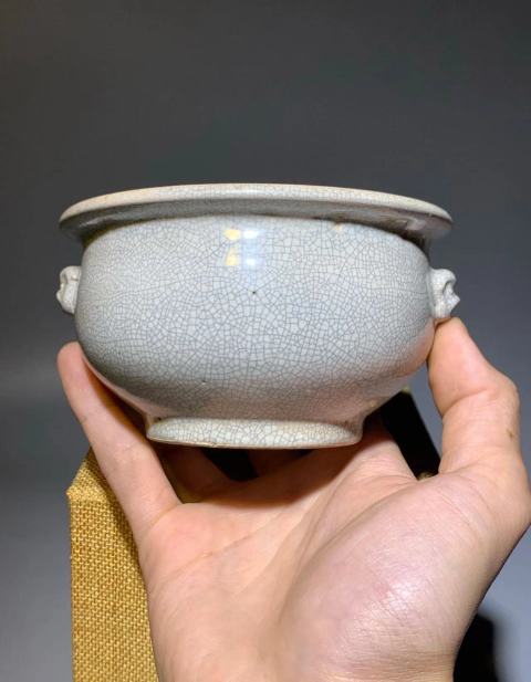 古玩陶瓷(清代)哥釉獸耳香爐拍賣,當前價格0元