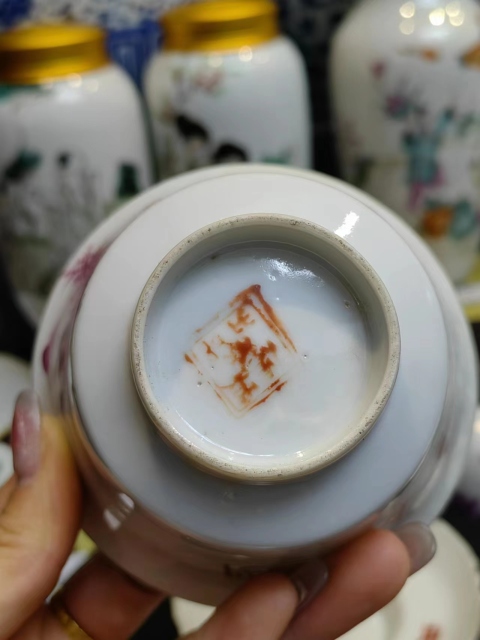 古玩陶瓷全品民國胭脂紅彩山水人物三才蓋碗拍賣,當前價格1600元