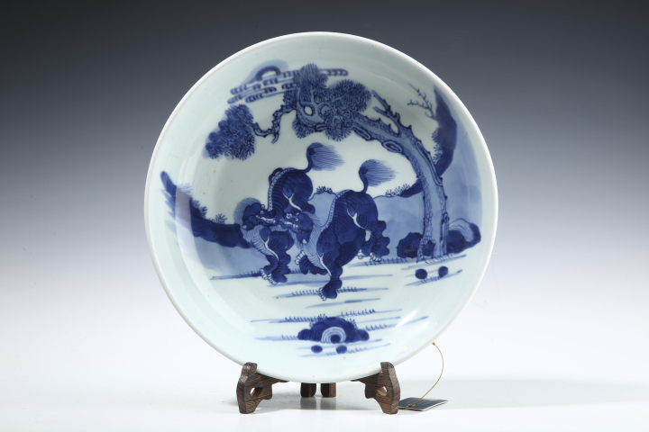 古玩陶瓷清雍乾·青花松蔭雙獅圖盤拍賣，當(dāng)前價(jià)格15600元
