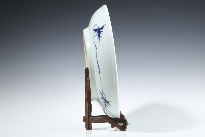 古玩陶瓷清雍乾·青花松蔭雙獅圖盤拍賣，當(dāng)前價(jià)格15600元