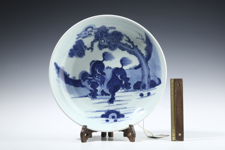 古玩陶瓷清雍乾·青花松蔭雙獅圖盤拍賣，當(dāng)前價(jià)格15600元
